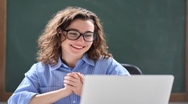 Karta Nauczyciela 2026 - planowane zmiany w pensjach i urlopach