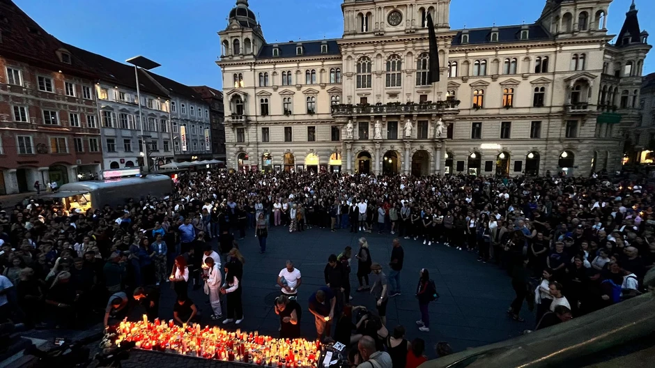 Građani odaju počast žrtvama u Gracu