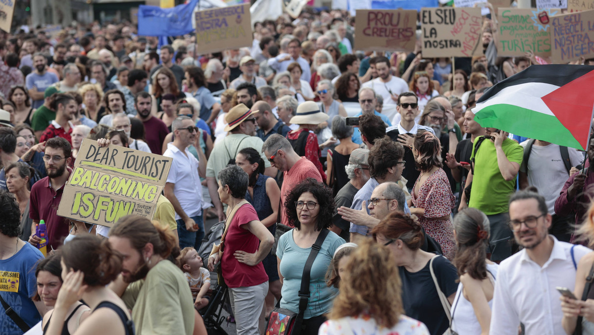 Mają dość masowej turystki. Protest w centrum Barcelony 