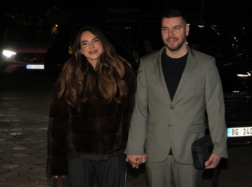 NAKON DRAME VEZANE ZA PREVARU, SNIMLJENI BEZ ODEĆE U ZANOSU: Ivani Pavković i Petru Mitiću popustile kočnice! (Foto)