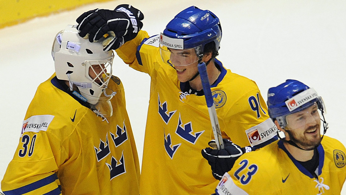 Szwecja pokonała w Koszycach Szwajcarię 2:0 (0:0, 0:0, 2:0) w meczu grupy E mistrzostw świata w hokeju na lodzie i awansowała na drugie miejsce w tabeli mając 10 pkt, tyle samo, ile prowadząca Kanada.