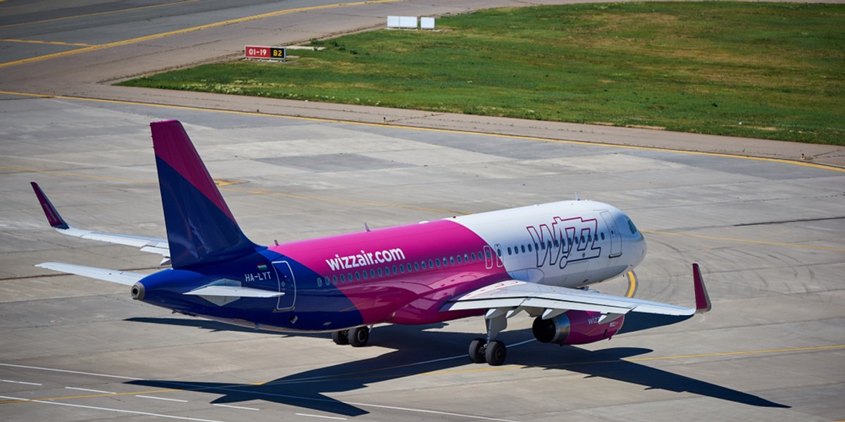 Wizz Air to węgierski tani przewoźnik. W 2018 r. na trasach to i z Polski obsłużył blisko 9,3 mln pasażerów