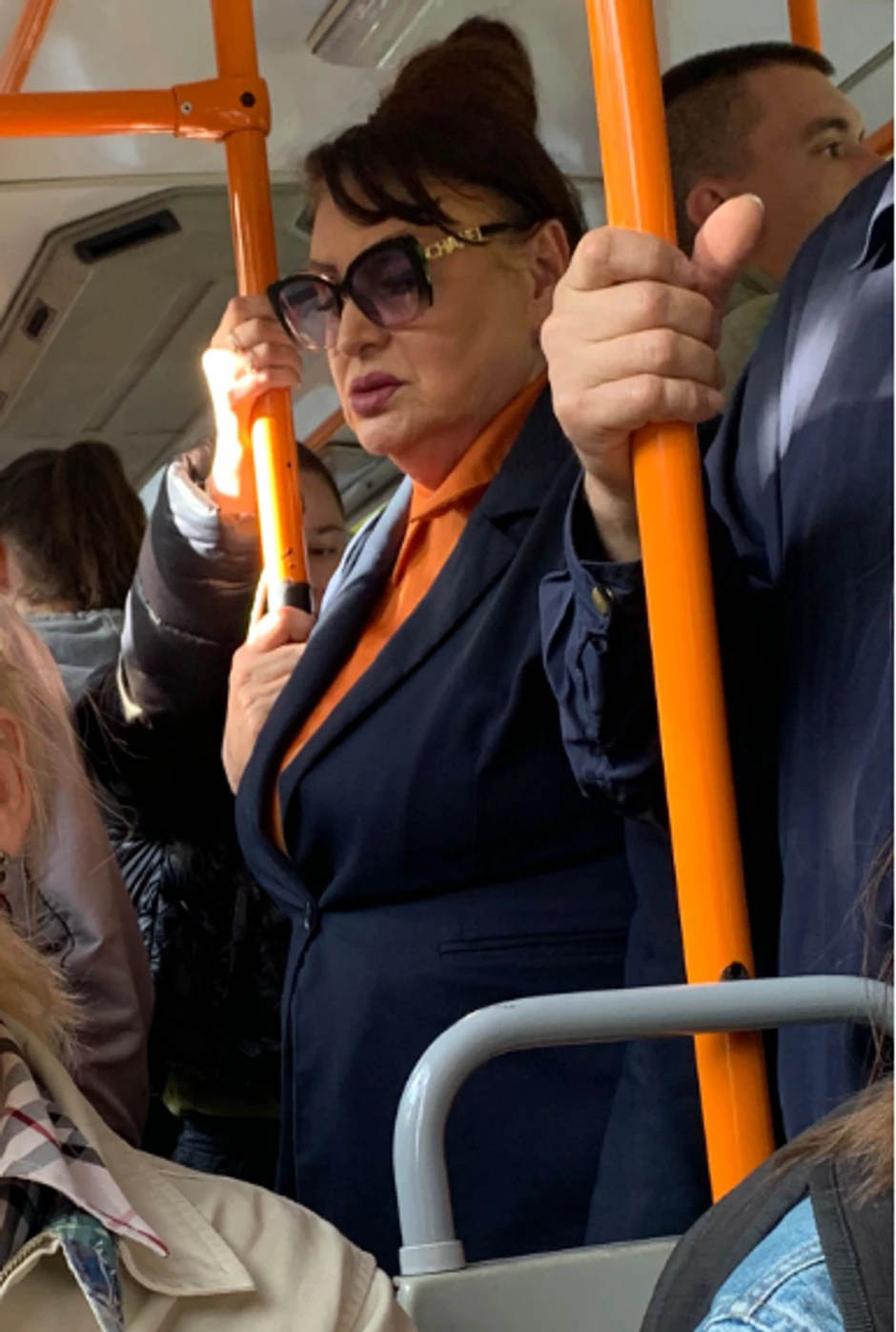 Nada Macura u gradskom prevozu