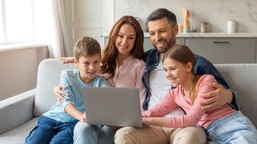 zus ma niespodziankę dla rodziców dzieci do 18. roku życia: w kwietniu podwójna wypłata 800 plus