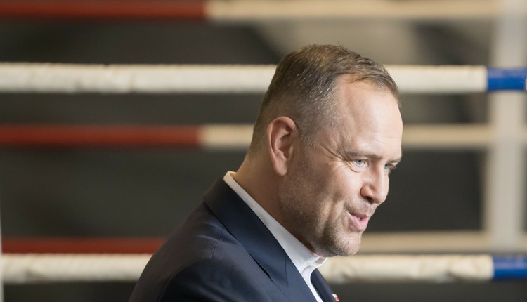 Węgierska prasa: Prezydentura Nawrockiego jeszcze bardziej podzieli Polaków