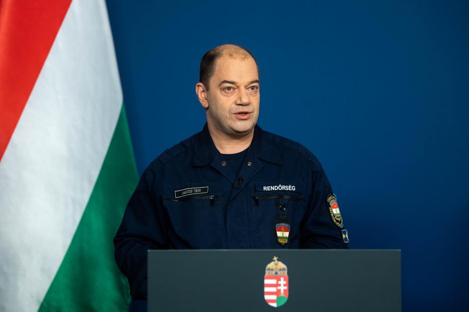 Lakatos Tibor, az operatív törzs ügyeleti központjának vezetője / Fotó: MTI/kormany.hu