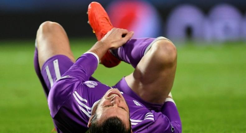 Real Madrid's Welsh forward Gareth Bale grimaces as he lies on the pitch during the UEFA Champions League football match Sporting CP vs Real Madrid CF at the Jose Alvalade stadium in Lisbon on November 22, 2016