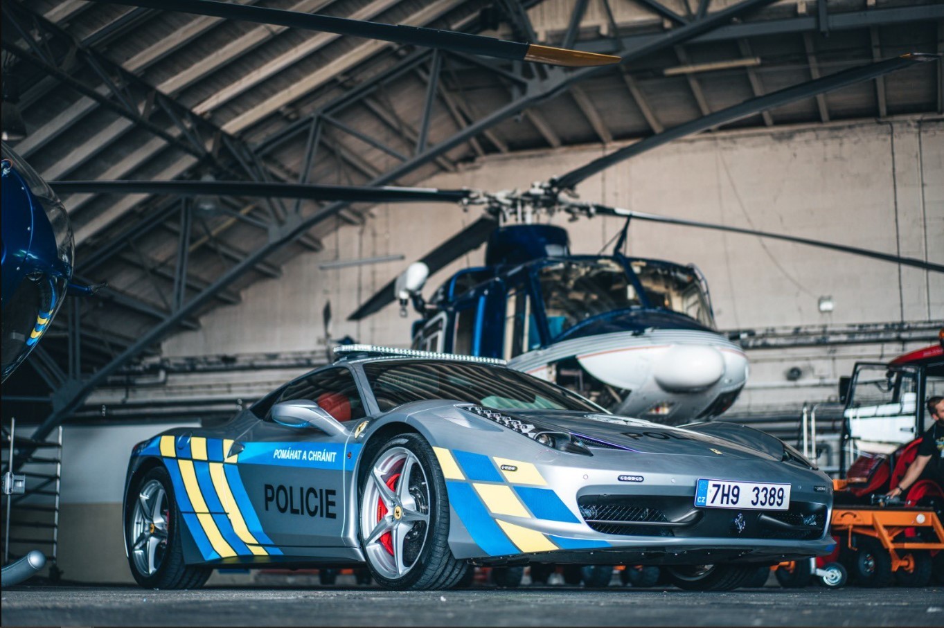 Ferrari použijú ho proti cestným pirátom.