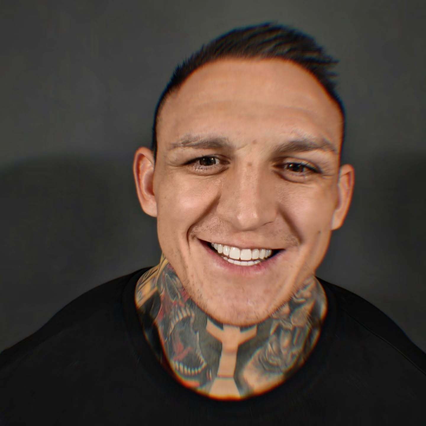 Známy MMA zápasník Gábor Boráros.