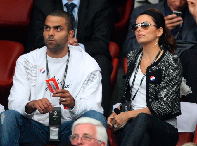 17 czerwca 2008 - Eva i Tony oglądają mecz piłkarski między Włochami i Francją na stadionie w Zurychu