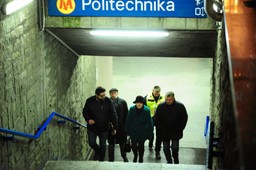 Pożar w nowym pociągu metra Inspiro. Ewakuacja stacji Politechnika