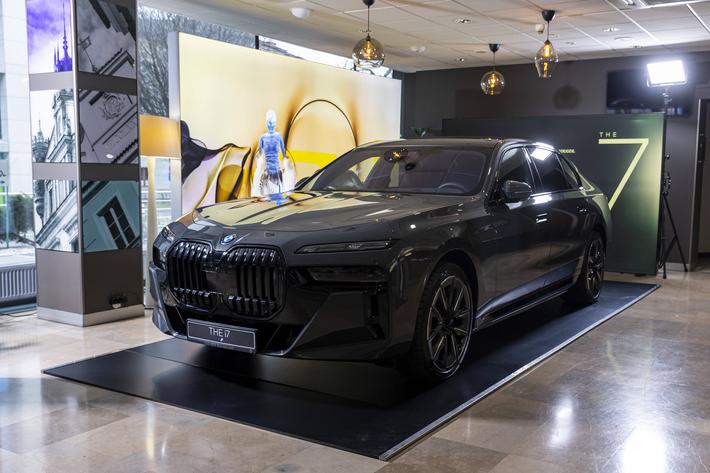 Uczestnicy Diamentów Forbesa 2023 mieli możliwość zobaczenia najnowszej elektrycznej limuzyny BMW i7