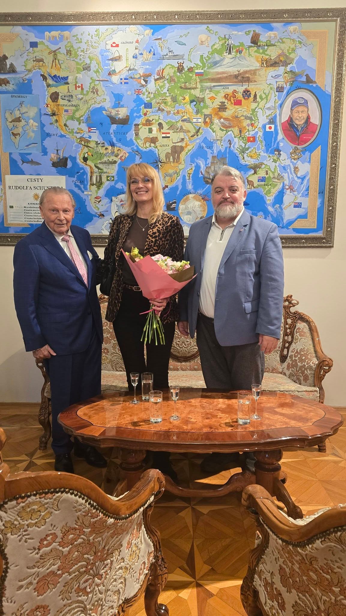 Rudolf Schuster a Ficov exporadca Eduard Chmelár s partnerkou.