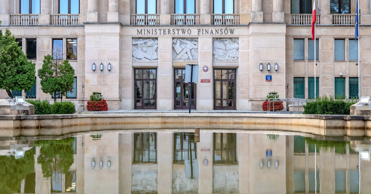 W budżecie coraz wyraźniej widać dziurę w dochodach. Rozwiązanie? Naturalne oszczędności w wydatkach lub nowelizacja