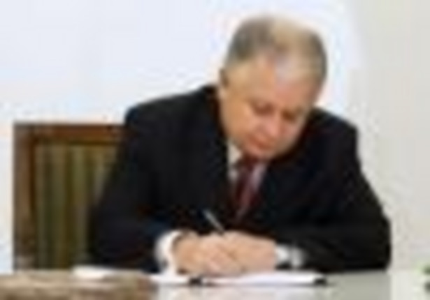 Prezydent Lech Kaczyński podpisał ustawę budżetową. Fot. PAP