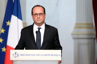 Hollande po zamachach w Paryżu: Francja w stanie wojny