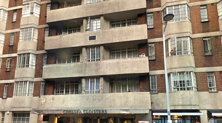 Ebben a tízemeletes épületben szállásolták el a „dolgozókat” /Fotó: Google