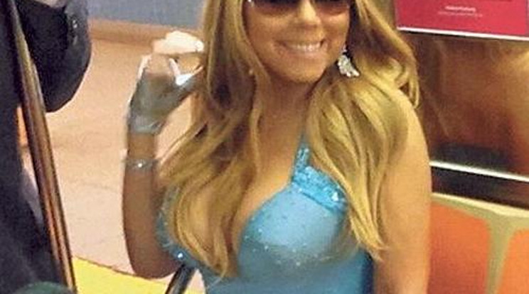 Estélyiben metrózott Mariah Carey