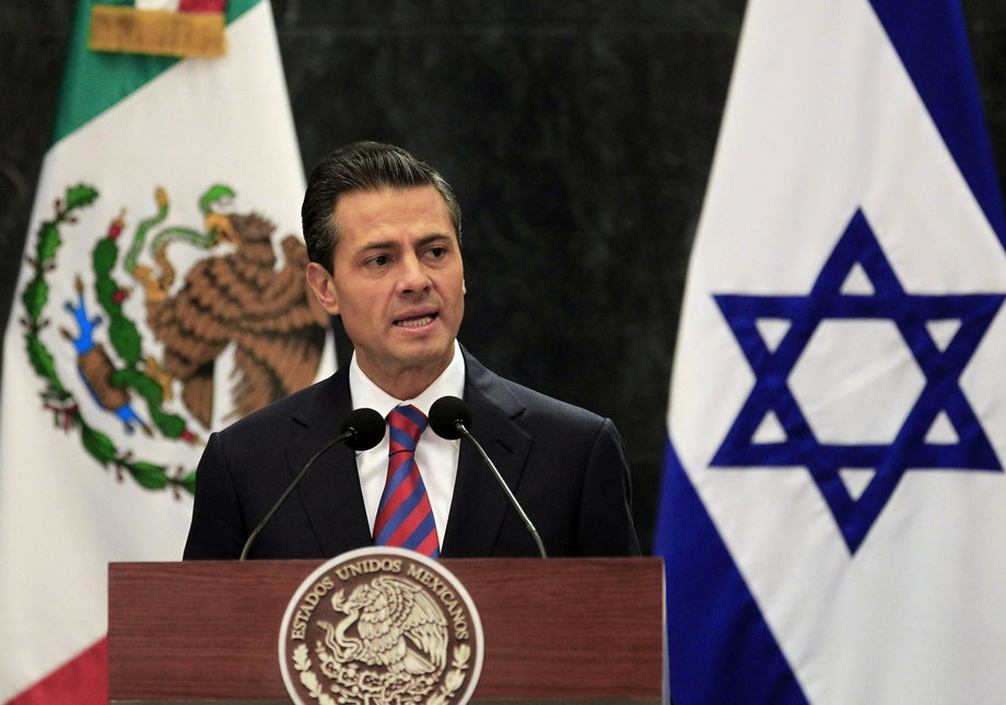 Mexico's President Enrique Peña Nieto gives a speech next to Israel's President Shimon Peres (not pictured) after an official welcoming ceremony for Peres at Los Pinos presidential residence in Mexico City, November 27, 2013.