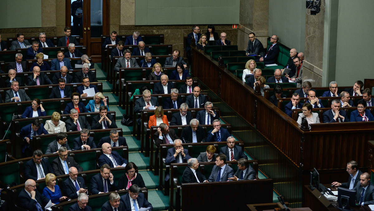 Sejm odrzucił w środę w pierwszym czytaniu obywatelski projekt zmian w Kodeksie wyborczym. Wprowadzał on m.in. klasyfikację głosów nieważnych w protokołach z głosowania oraz pojedynczą kartę do głosowania.