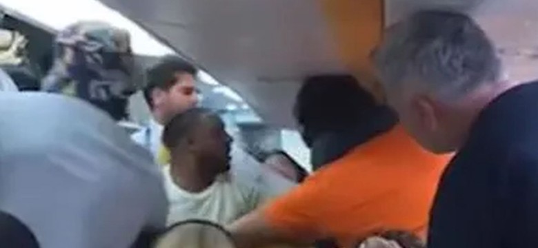 Awantura na pokładzie Ryanaira. "Nigdy nie wrócimy do domu"