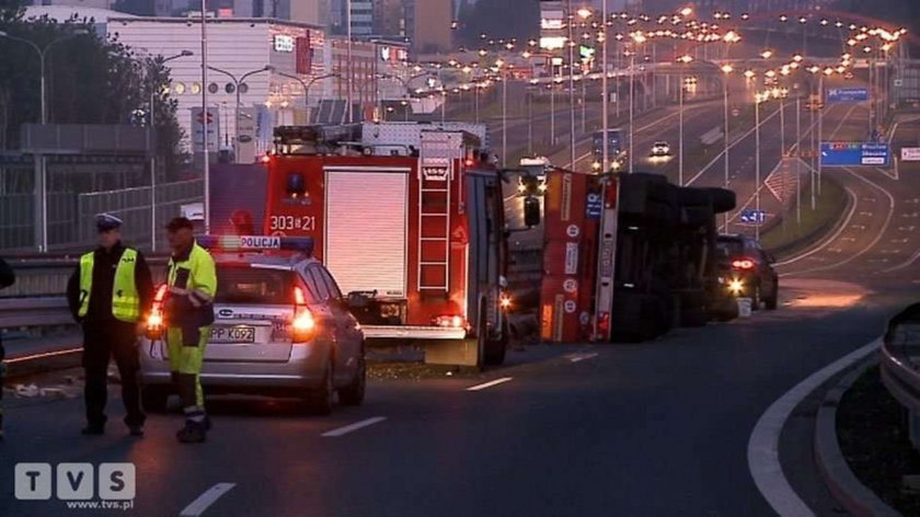 Po wypadku tira utrudnienia na A4