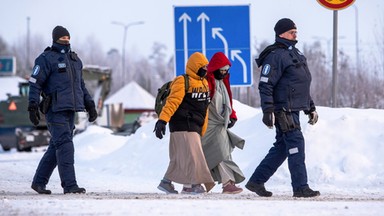 Finlandia zamknęła granicę z Rosją z powodu sterowanej z Kremla akcji przerzutu migrantów, mówi fiński minister