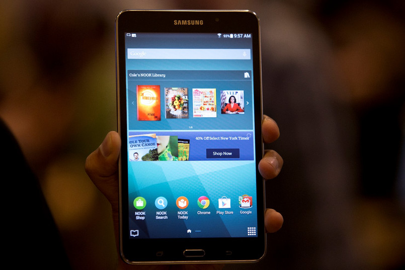 Samsung Galaxy TAB 4 - cena ok. 900 złotych System operacyjny: Android 4.4 KitKat Wyświetlacz: 1280 x 800 pikseli Procesor: Samsung Exynos 3470, 1,4 GHz Pojemność: 8 GB Pamięć RAM: 1536 MB Modem: LTE