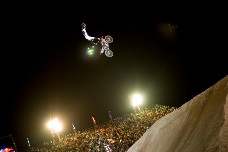 Długodystansowy lot zawodnika ziemia-ziemia