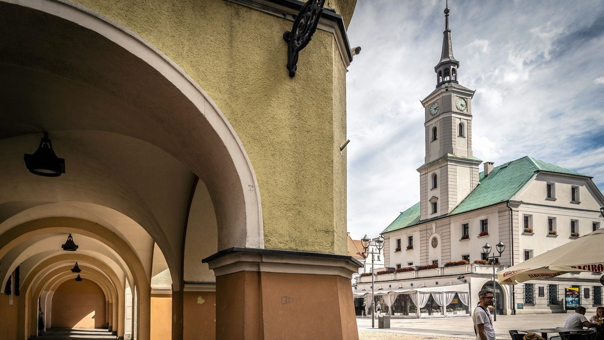 Nadzór prawny wojewody śląskiego uchylił miejscowe plany zagospodarowania przestrzennego fragmentów Gliwic, w których określono wymogi dla emisji indywidualnych źródeł ciepła – jako niezgodne z normami regionalnej uchwały antysmogowej.