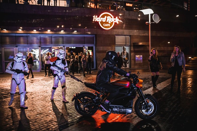 Koniec świata! Harley Davidson stawia na elektryki!