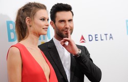 Fankom Maroon 5 to się nie spodoba: Adam Levine już nie jest do wzięcia!