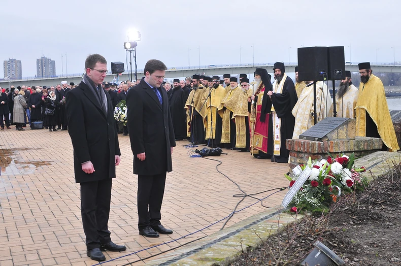 Nikola Selaković u ime vlade Srbije polaže venac