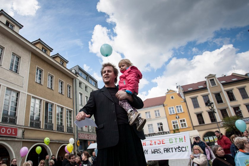 Pikieta artystów w obronie Gliwickiego Teatru Muzycznego