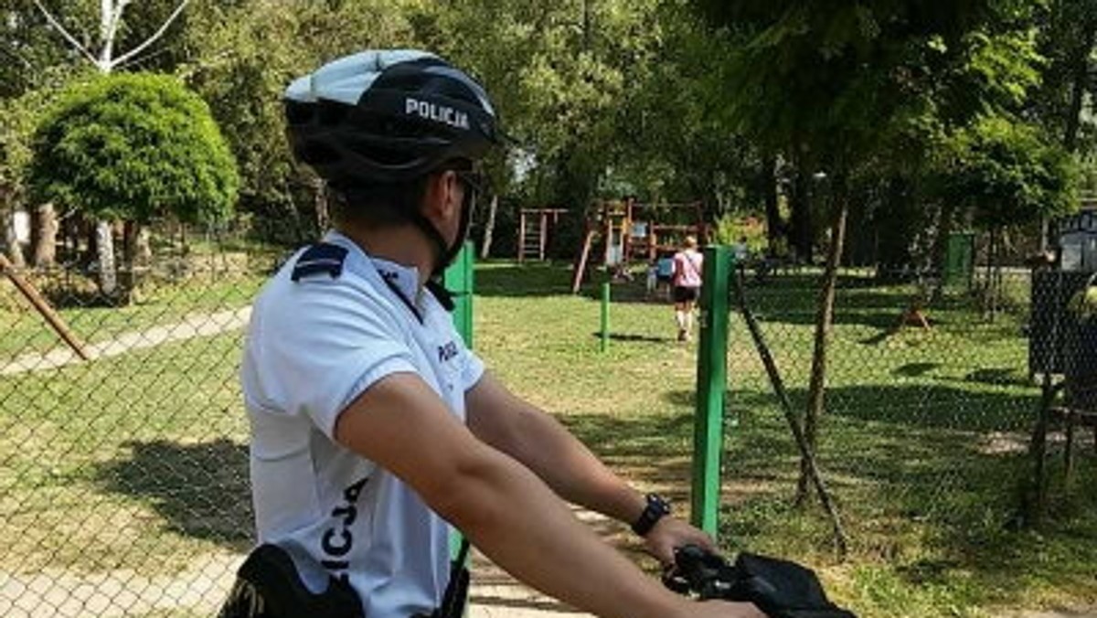 Policjanci ze Świebodzina przez cały dzień patrolowały teren miasta korzystając z rowerów. Mundurowi sprawdzali parki, place zabaw i osiedla.