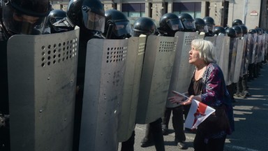 Protesty na Białorusi. Nawet setki tysięcy ludzi na ulicach. Milicja zatrzymuje demonstrujących