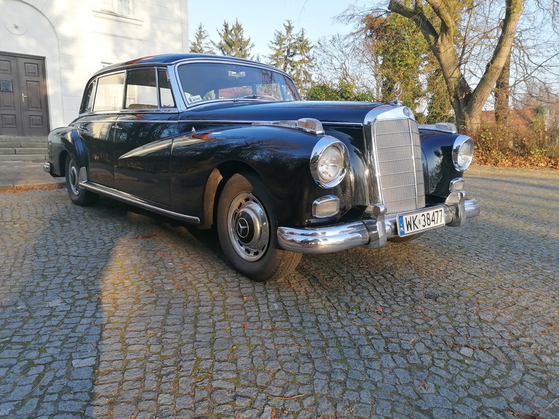 Mercedes 300d - rządowa limuzyna z czasów PRL