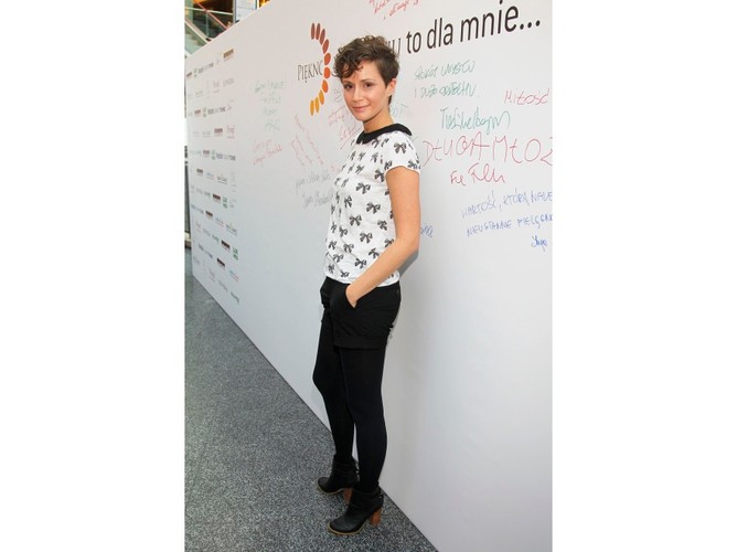 Gwiazdy, które wcześnie zostały matkamii: Monika Mrozowska.