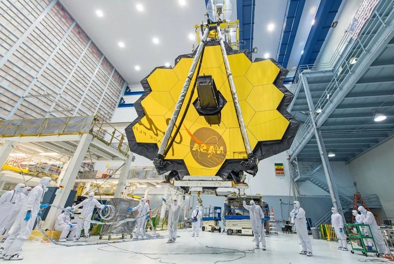 Kosmiczny Teleskop Jamesa Webba podczas prac przygotowawczych