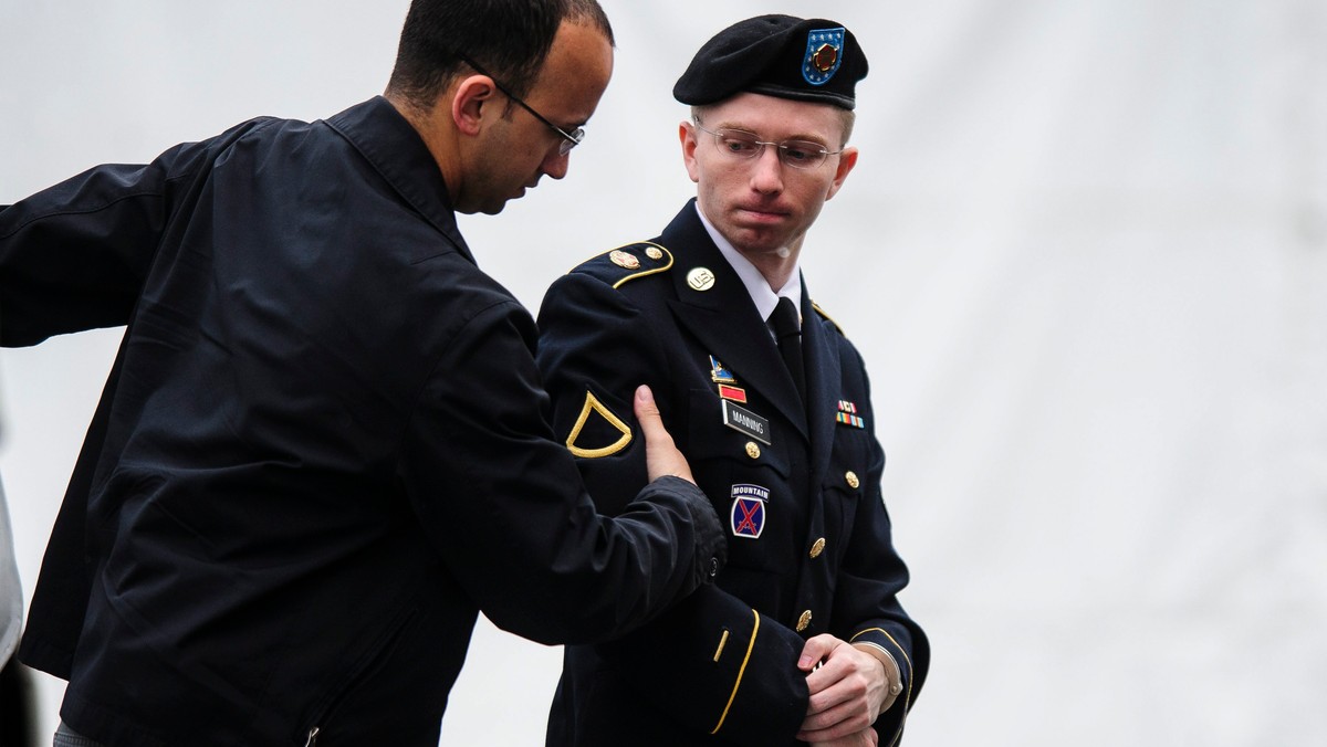 Bradley Manning, informator demaskatorskiego portalu WikiLeaks, skazany niedawno na 35 lat więzienia, zwrócił się do prezydenta Baracka Obamy z prośbą o ułaskawienie - poinformował wczoraj na Twitterze jego adwokat.