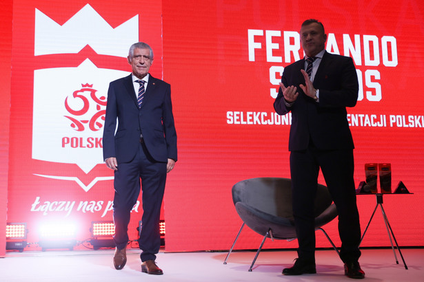 Nowy trener piłkarskiej reprezentacji Polski Fernando Santos (L) i prezes Polskiego Związku Piłki Nożnej Cezary Kulesza (P)