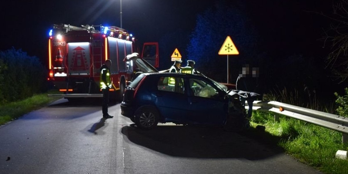 Wypadek koło Zamościa. Nie żyje 20-latka, dwie osoby w szpitalu.