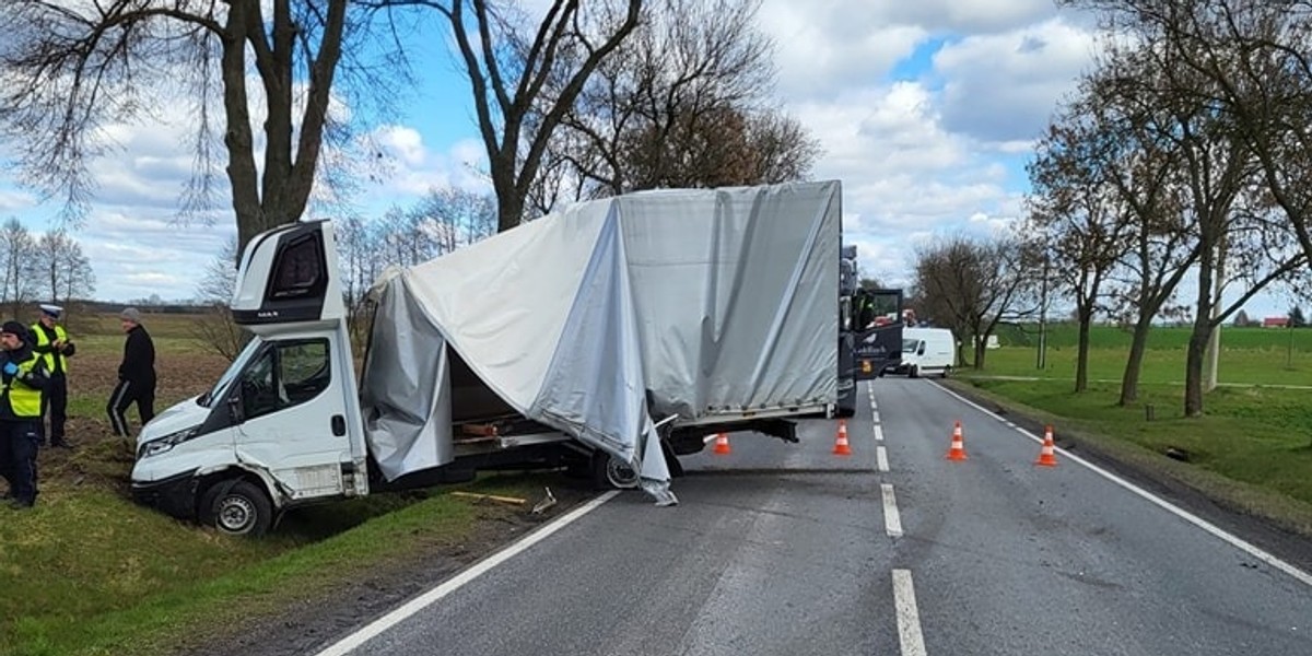 Czołowe zderzenie pod Skierniewicami. Długa reanimacja, Lekarz stwierdził zgon