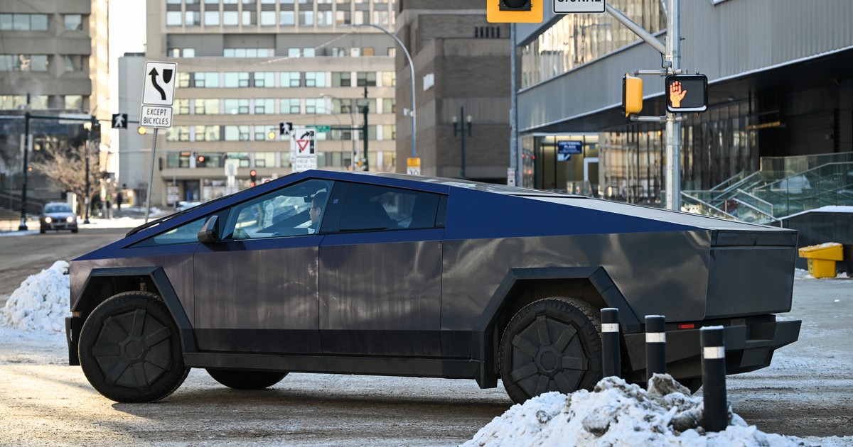 Botrány a Teslánál! Visszahívják szinte az összes Cybertruckot