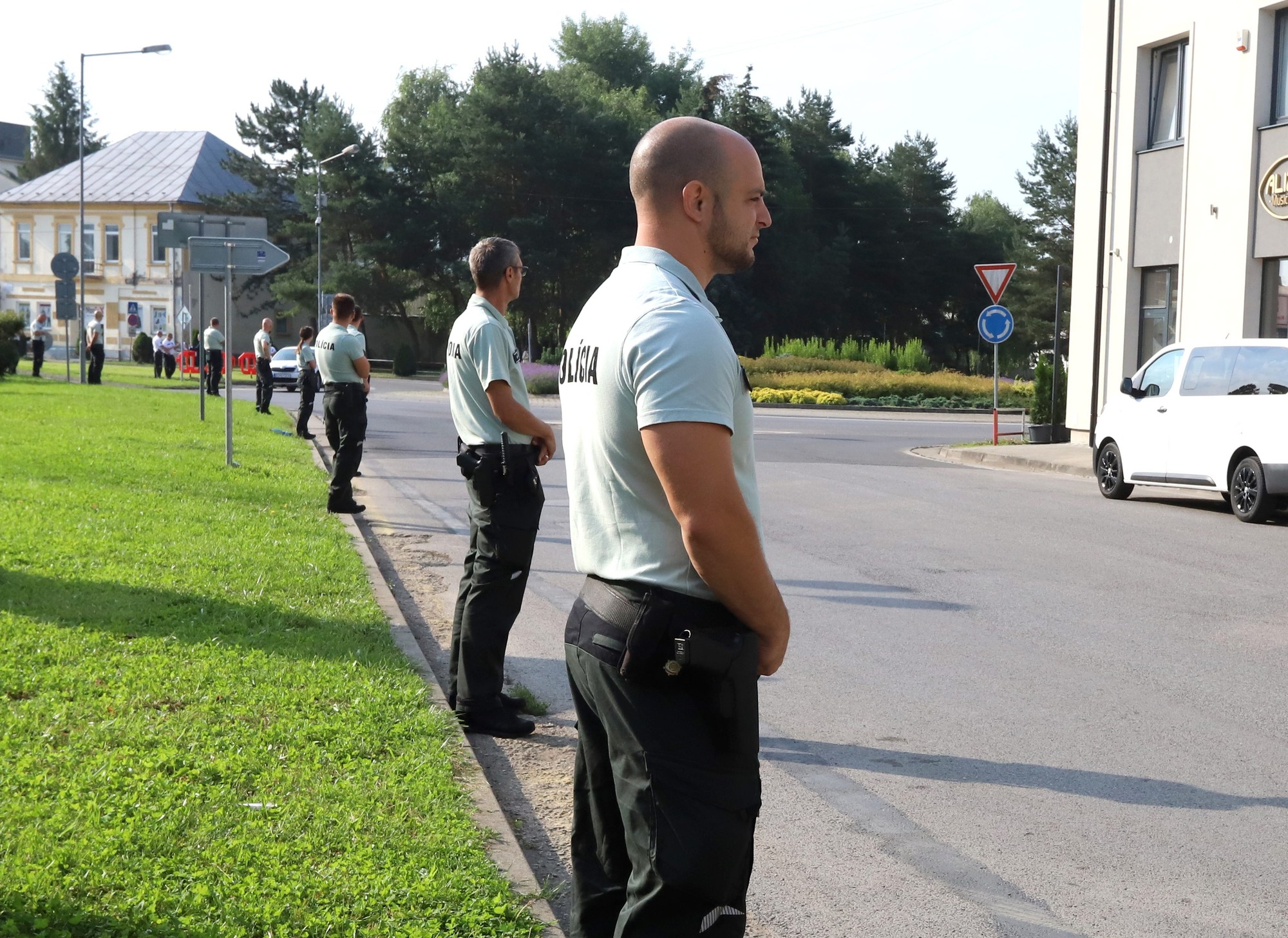 Bezpečnostné opatrenia v okolí Mestského kultúrneho strediska pred výjazdovým rokovaním vlády v Rimavskej Sobote