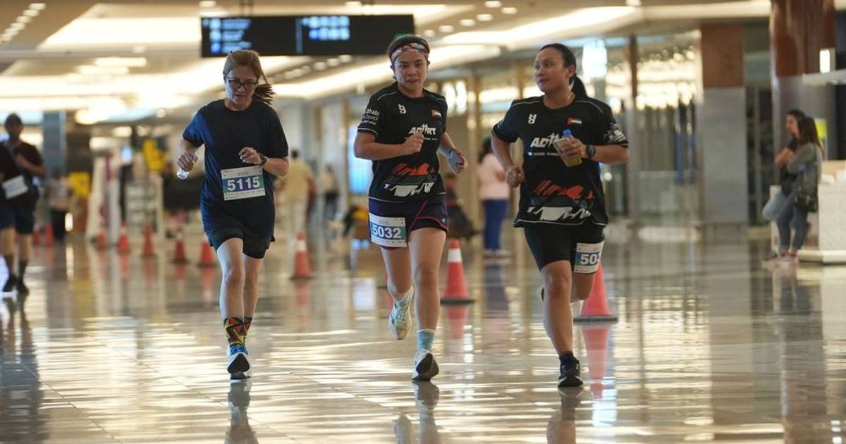 Maratony w klimatyzowanych centrach handlowych. Tak radzą sobie z upałami