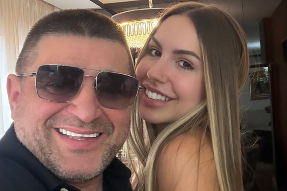 "PONOSNA SAM ŠTO SI MI TI TATA" Ćerka Baje Malog Knindže se oglasila iz Amerike i podelila nikad viđene porodične fotografije: Svi kažu da je prava lepotica