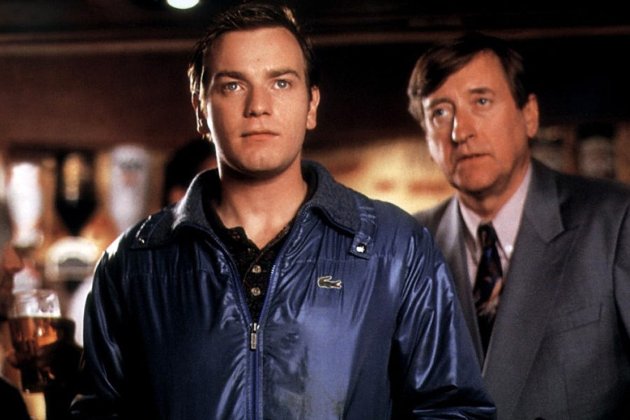 Ewan McGregor jako Billy i Philip Jackson jako George w filmie "O mały głos" (1998)