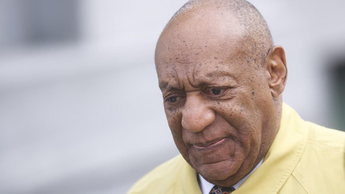 Gwiazda amerykańskiego komika Billa Cosby'ego znowu uległa zniszczeniu - poinformował "The Wrap". Nieznani sprawcy umieścili na honorowym odznaczeniu napis "seryjny gwałciciel".