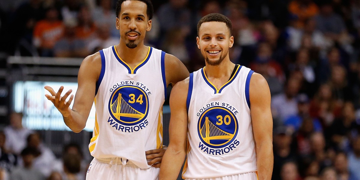 Stephen Curry gets taunted by teammates while trying to guard Shaun Livingston in practice.